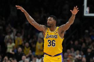 雷迪克：斯玛特和艾顿对高压时刻早已司空见惯 前者今天炸裂表现