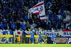 记者：共28220名球迷现场观战上海申花vs青岛海牛比赛