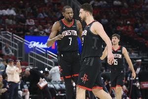 申京：我们必须把球传给杜兰特 让他在能得分的位置拿到球