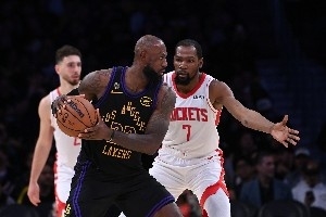 G1的翻版！湖人失误频频&篮板漏人&内线劣势 但还是战胜了火箭