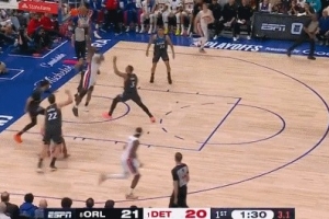 五大三粗挺妖娆！斯图尔特跟进扭身反篮补进两分