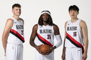 开拓者媒体人：杨瀚森还跟不上季后赛的节奏 球队今夏应留下罗威