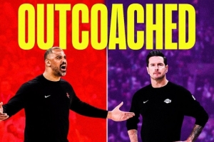 美媒：火箭两场的调整毫无效果&进攻停滞 乌度卡被雷迪克完爆