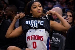 魔术崩盘！美蜜：里斯换上了活塞球衣 魔术这群白痴像WNBA球员