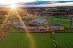 降入英甲...莱斯特夺冠后8500万建豪华基地 利物浦的“才”5000万