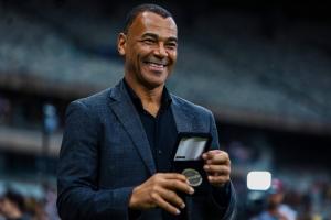 卡福：体育界不应该存在种族歧视现象 种族歧视是教育问题