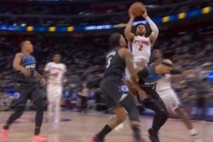 抢占先机！坎宁安助飞杜伦后自己强攻打进加罚 活塞8-0轰停魔术