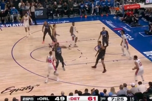 火力压制！坎宁安助攻邓罗三分穿针 活塞轰18-3领先15分打停魔术