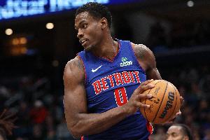 还是不太行！杜伦10中4拿到11分9板4助1断 3次失误