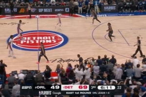 三疯！活塞第三节上半段轰出一波23-3 比分拉开到20分