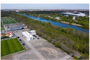 图片报：RB莱比锡将拍卖临时集装箱办公室，新办公楼已建成