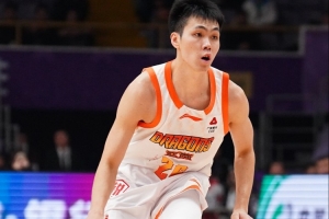 内外开花！庞峥麟半场8中5贡献12分 三分5中2