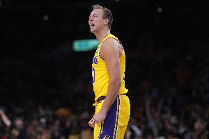 肯纳德：目前我的角色和橄榄球四分卫相似 需要快速阅读场上局势