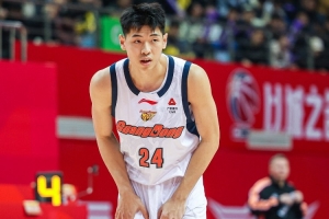 看看季后赛吧！崔永熙替补20分钟 8中4&三分4中2拿到13分