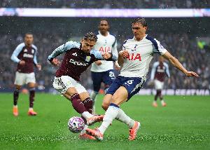 德天空：热刺想买断帕利尼亚，但希望与拜仁谈判降低金额