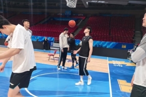 今晚对阵吉林！京媒：曾凡博今天复出 赵睿继续缺阵