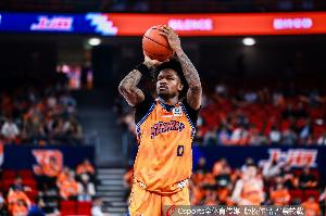 古德温：今天没大个子我们小个子也要拼篮板 大家执行战术都不错