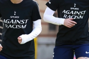 官方：热刺谴责对丹索的种族主义行为，赛前热身将穿T恤抗议