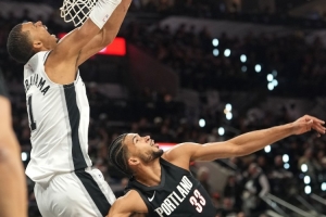 系列赛1-1&文班出战成疑！ESPN预测胜率：马刺67.2% 开拓者32.8%