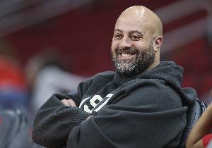 媒体人：火箭崩盘原罪是斯通对高大控卫的执念 他竟相信阿门能打1