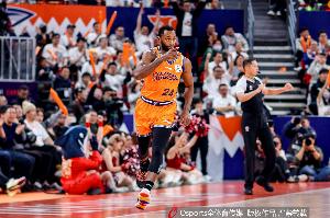 外线有谱！弗格29分钟16中6拿到21分 三分9中4