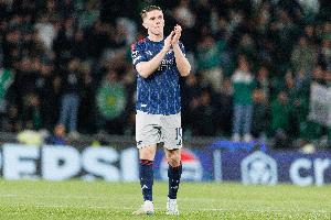 维埃拉：约克雷斯是真正的团队型球员，他肯定能进球