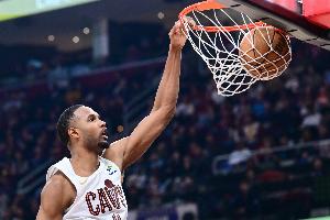 效率不高但能冲！莫布里半场9分5板3助1断1帽 7投2中&罚球6中5