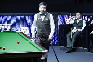 赵心童vs丁俊晖赛季对比：4冠-0冠、破百76次-27次，交手记录1-0