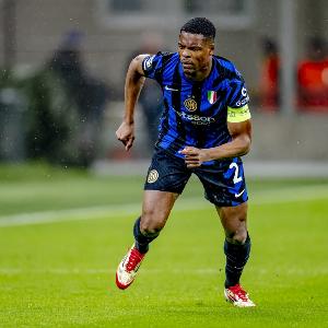 泰晤士：利物浦关注国米后卫邓弗里斯，球员今夏的解约金2170万镑