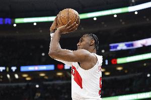 连珠炮！巴雷特和斯科蒂·巴恩斯相继三分穿针 助猛龙占据主动