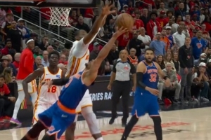 很果断！库明加被吹防守犯规 老鹰挑战成功取消犯规还拿到球权