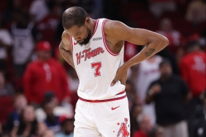 美媒晒杜兰特G2疑似受伤瞬间：若他因此缺席G3我会感到惊讶