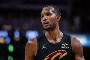 效率太低！莫布里13中4&三分4中0拿到15分6板7助 正负值-20