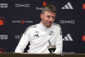 卡里克：我喜欢看到B费出现在进攻位置 多尔古离合练越来越近