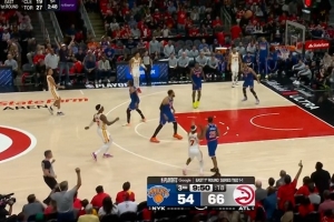 投顺了！亚历山大-沃克顶着大桥打板三分再进 老鹰8-0领先15分！