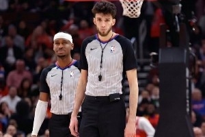 美蜜：联盟承认布克是对的但罚他钱？我宣布G3裁判是杰伦威