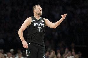 戈贝尔：英格尔斯训练时模仿约基奇 帮助我们在心理上做好准备