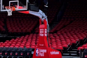 红色海洋！火箭官方晒主场布置：休斯敦的舞台已就绪⏳