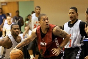 比斯利：给我开火权我至少是安东尼级别的得分手 甚至拿一次MVP