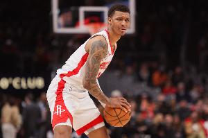 乌度卡：小贾整场比赛非常有影响力 他很有侵略性&没放弃投篮机会