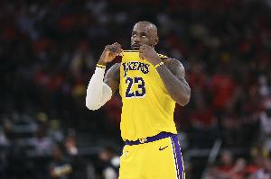 詹姆斯：在斯玛特三罚全中后 我们就计划先不犯规而要争取造失误