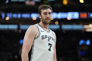 马刺VS开拓者首发：科内特顶替文班 开拓者延续常规首发