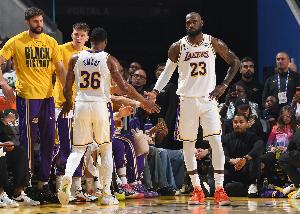 湖人常规时间最后30秒落后6+分仍逆转 NBA近30年第二支球队