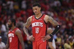 三分45.8%！火箭媒体人:小贾失误虽愚蠢 但近2年季后赛总体很不错