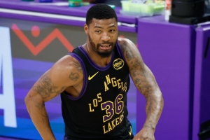 斯玛特季后赛单场至少20分10助5断2帽 自1991年的乔丹后首人