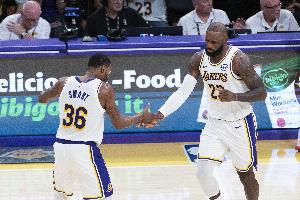 雷迪克：詹姆斯和斯玛特都打出了关键表现 球队也经受住了考验！