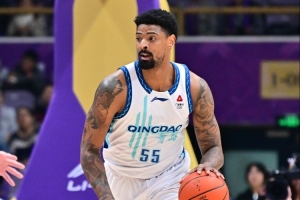 乔丹·米奇场均11板荣膺CBA常规赛篮板王 周琦9.1板夺本土篮板王