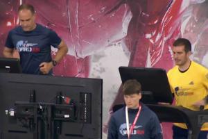 莱比锡比赛时主席在场边慢跑！两人共跑21.41公里 筹善款超10万欧