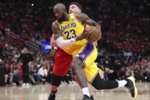 41岁老詹不再神奇却创造奇迹！他倾尽所有向残破湖人兑现承诺