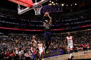 沃西：詹姆斯是我这辈子见过最优秀的运动员 他才是最顶尖的